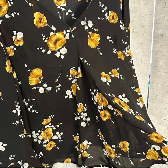 Torrid Floral Print V-Neck Blouse Whimsigoth dark Romantic Poppies plusSize - Picture 6 of 9